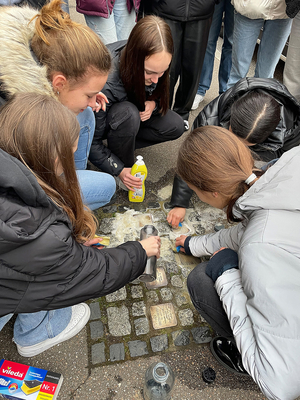 strahlende_stolpersteine_03.jpg  